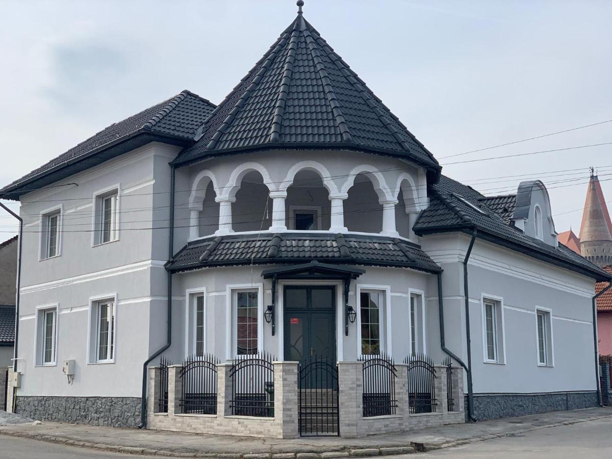 Apartamento The Corner House Hunedoara Exterior foto